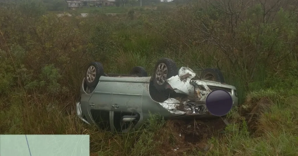 Capotamento deixa passageira ferida na PR-170, entre Faxinal do Céu e Pinhão
