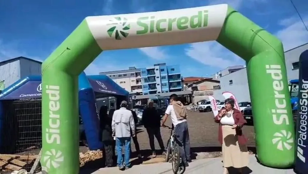Dia de Negócios do Sicredi reúne veículos, máquinas e soluções em energia solar em Pinhão